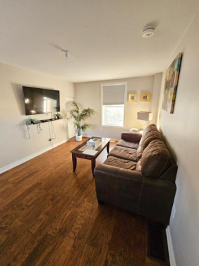 Spacious 2-bedroom ground floor unit near beach